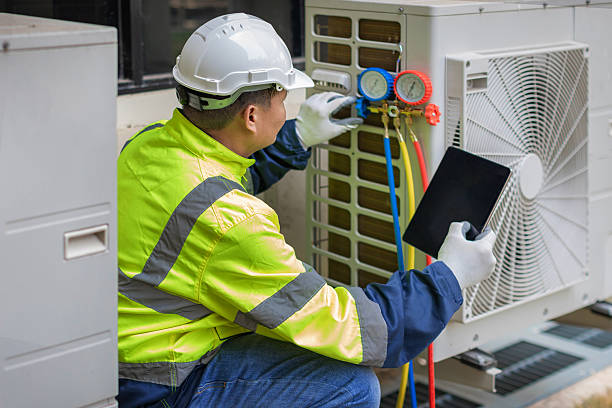 Professional Ac Installation technician working in Agency, MO